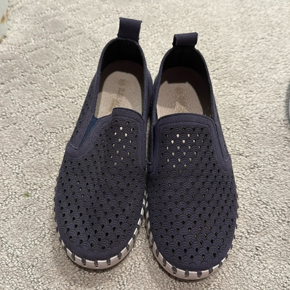 Only wore a couple of times, maybe. Size 33. Ilse Jacobsen